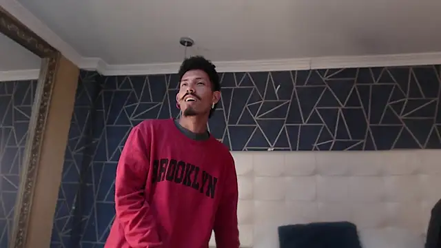 NoaahTylorのライブXXXチャット