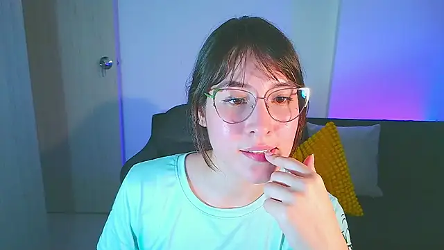 Yuliennegg: онлайн-секс-чат