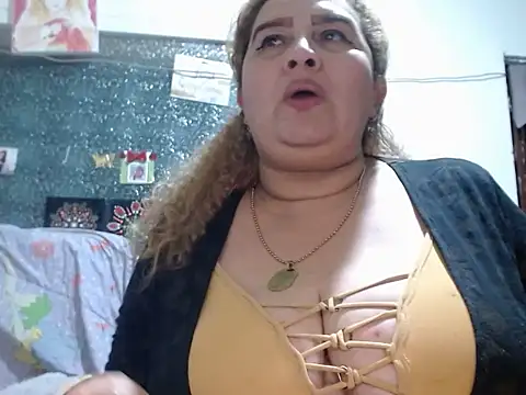 Perla1981-- Live XXX-Chat