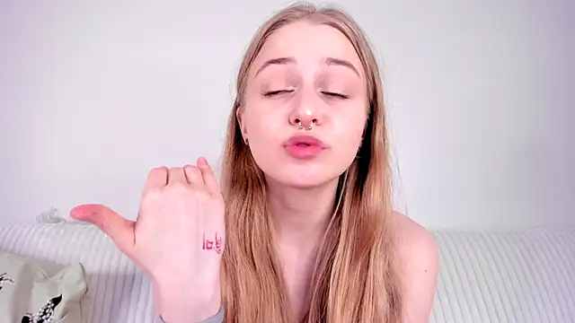 MiaMews Live XXX-Chat