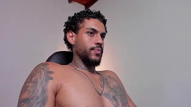 LuigiVitale_1: διαδικτυακό σόου στην κάμερα