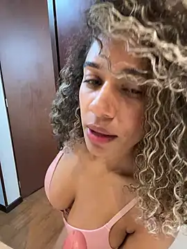 Belkaj: διαδικτυακό σόου στην κάμερα