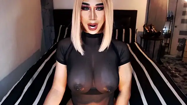 Pokazy przed kamerką – xMASSIVECOCKMISTRESS