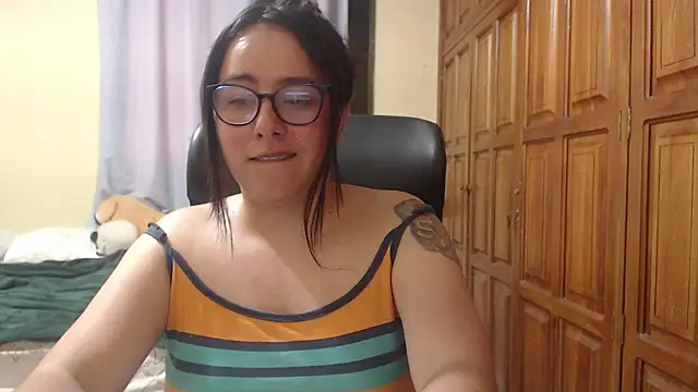 Venus_cat_ Adlı Modelin Canlı XXX Sohbeti