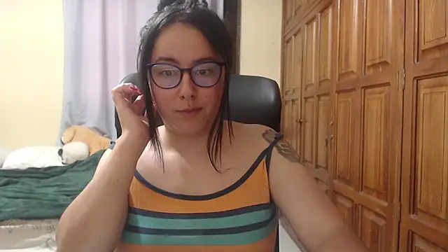 Venus_cat_ Adlı Modelin Canlı XXX Sohbeti