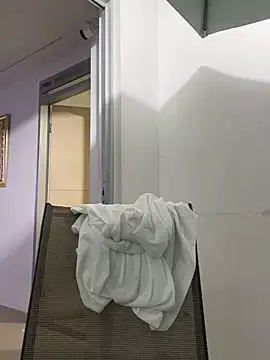 Luna_bigtitss777 élő XXX-chatje