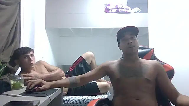 JUNINHOLEKEJR 即時 XXX 聊天