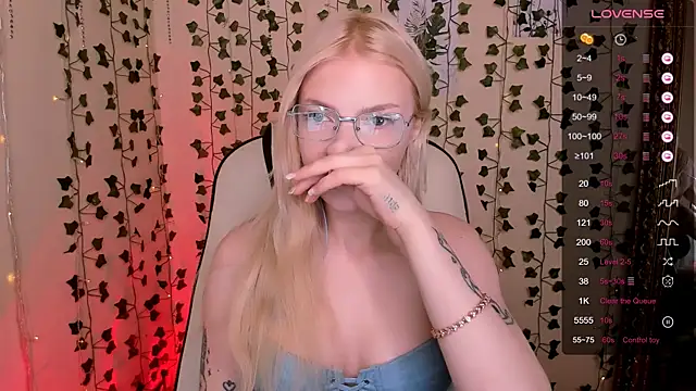 AnyaTaylor_ Chat XXX in diretta