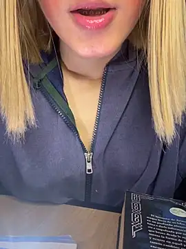 SweetBunnyGF Adlı Modelin Canlı XXX Sohbeti