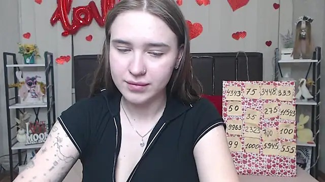 LauraHlot: διαδικτυακό σόου στην κάμερα