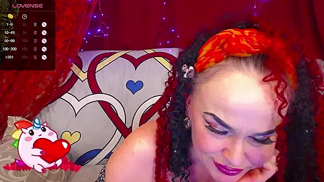 hotzlata: διαδικτυακό σόου στην κάμερα