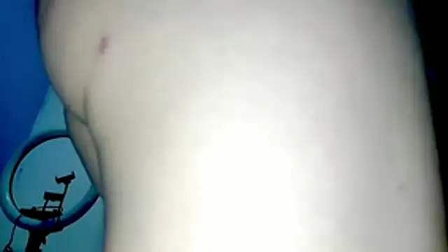 XXX chat uživo modela PetiteIvoryQueen19