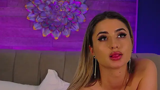 LoraDevine 웹캠 쇼