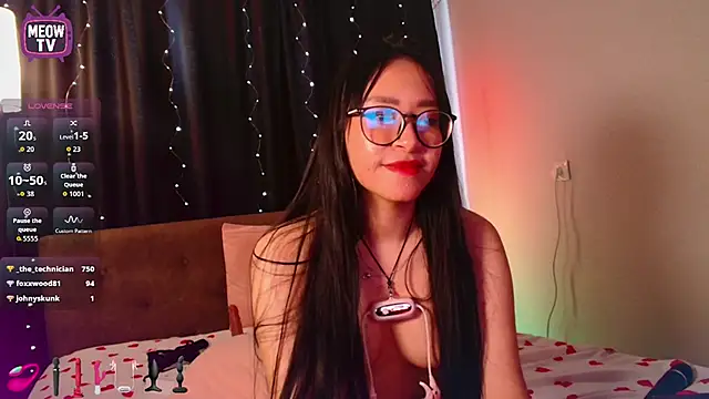 Chat +18 de miyakimi0101 ao vivo