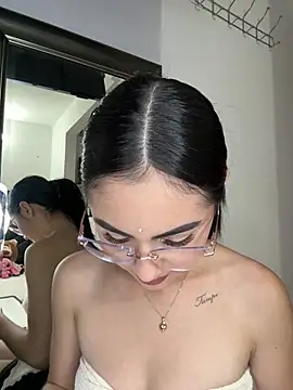 XXX chat uživo modela IslaCole