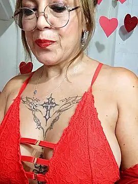 Gatithaaa 网络视讯表演