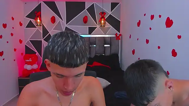 Juan_Nd_Steven Chat XXX live