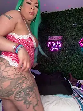 RenaThickAss: διαδικτυακό σόου στην κάμερα