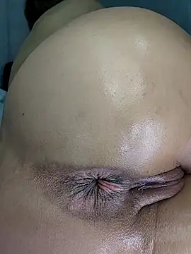 Chatroom XXX en direct de estrella_tasty