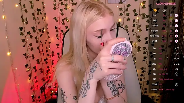 AnyaTaylor_: онлайн-секс-чат