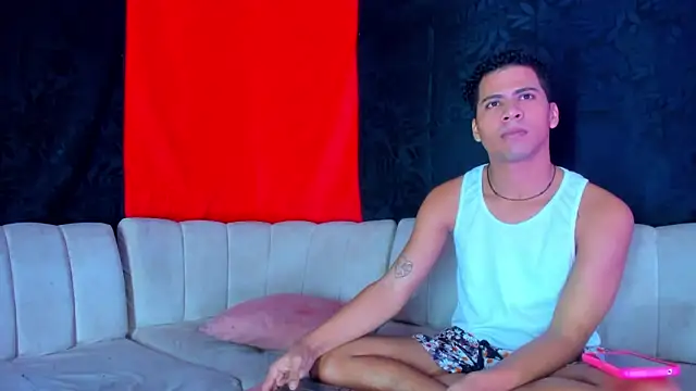 Peter_boys_1: διαδικτυακό σόου στην κάμερα