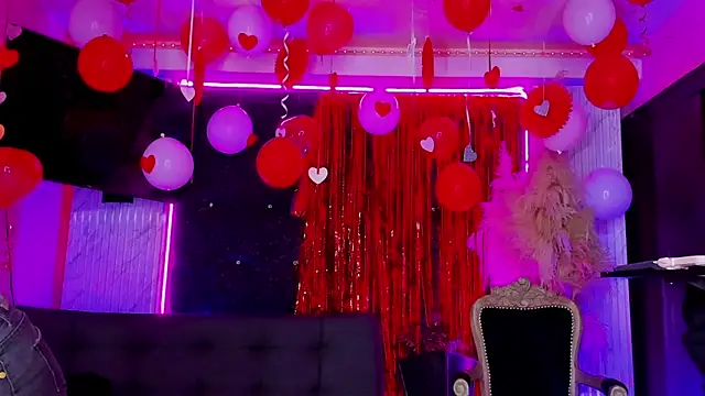 Queens_Wonders_Blonders Live XXX-Chat