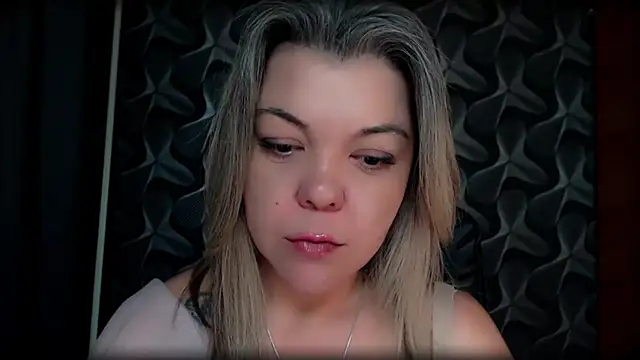 TheDomme Adlı Modelin Canlı XXX Sohbeti