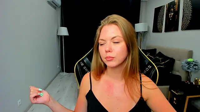 Strawberrye 现场XXX聊天