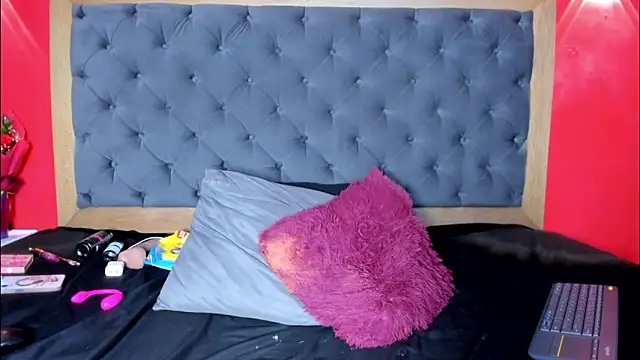 YayaHiltonn Live XXX chat