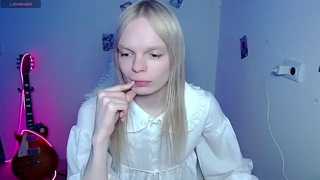 Emily_Nyaffee Live XXX-Chat