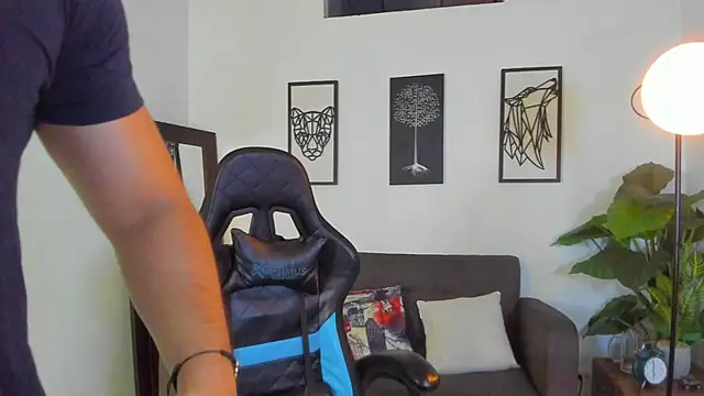 Justin_kingX7 élő XXX-chatje