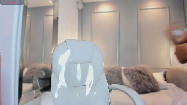 Chat XXX ao vivo de MiaSmit_