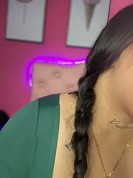 Miia__Taylor Adlı Modelin Canlı XXX Sohbeti