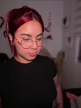 Zarahs_Blare1 Adlı Modelin Canlı XXX Sohbeti