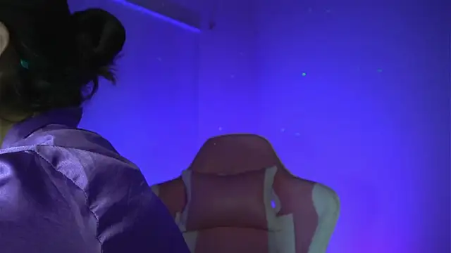 Chat +18 de little-Emma ao vivo