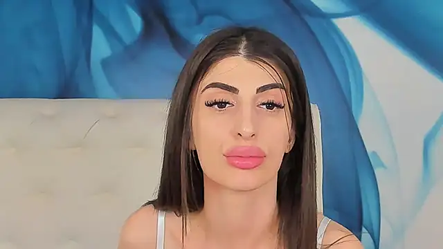 SkinnyDolly: онлайн-секс-чат