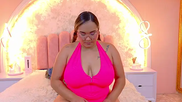 MiaLaurents Chat XXX live