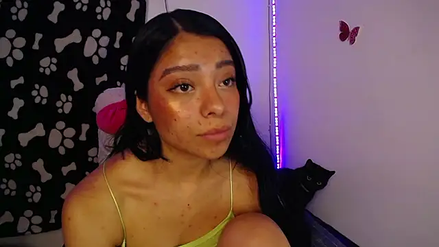 EmilyButterflyx Adlı Modelin Canlı XXX Sohbeti