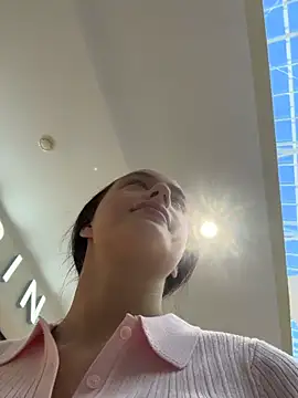 MiaTee Chat XXX in diretta