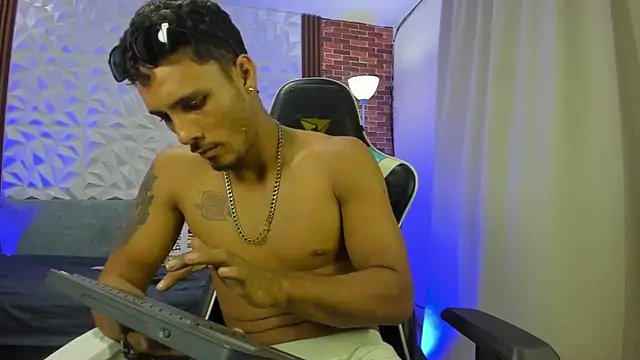 The_twinks_ Adlı Modelin Canlı XXX Sohbeti