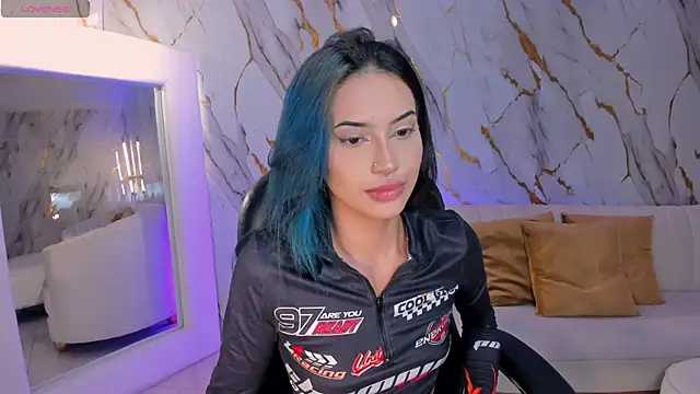 Chat XXX en directo de KayraLanne