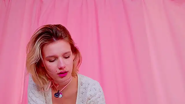 MeowthLilu webkamerás műsora