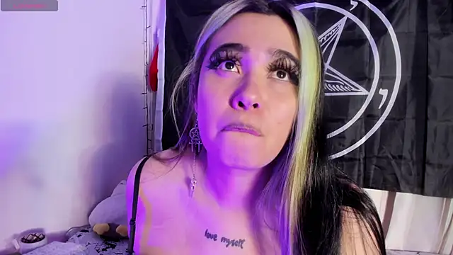 Lilith_Zenith_ লাইভ XXX চ্যাট