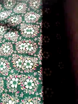 aunty_sumy: διαδικτυακό σόου στην κάμερα