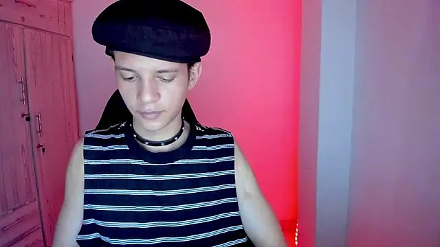 tylernova's Live XXX Chat