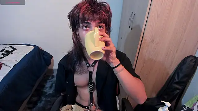 Pokazy przed kamerką – God_Dereck