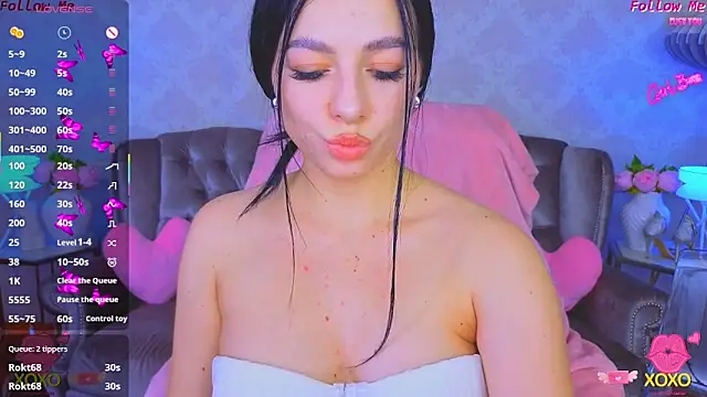 دردشة KitnissKiss الجنسية المباشرة