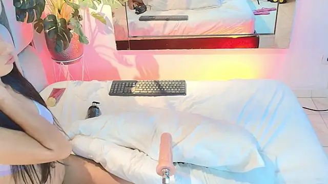 RoseTaylor__ Chat XXX in diretta