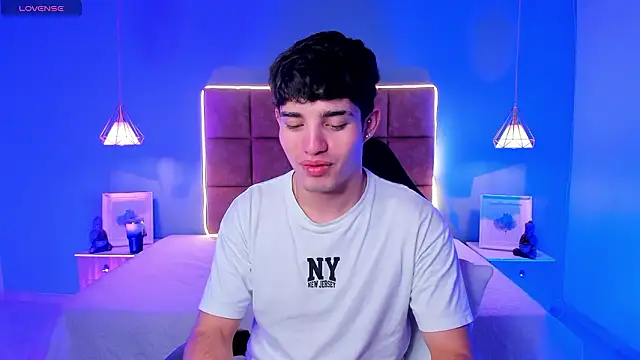 Онлайн чат XXX AlejooTwink