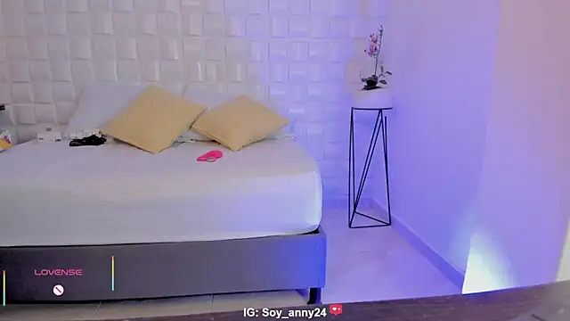 anny_rouse24 élő XXX-chatje